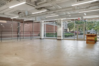 2100 Travis St, Houston, TX à louer Photo intérieure– Image 2 sur 5