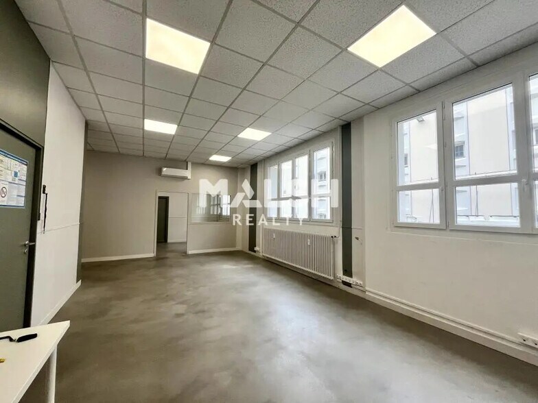 Bureau dans Lyon à vendre - Photo de l’immeuble – Image 3 sur 8
