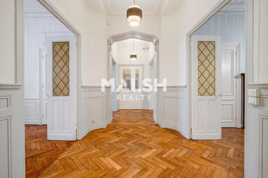 Bureau dans Lyon à vendre - Photo de l’immeuble – Image 2 sur 10