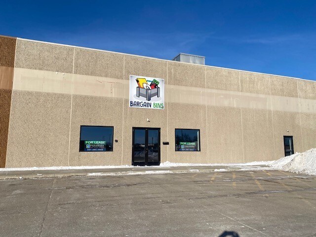 1300 18th Ave NW, Austin, MN à louer - Photo de l’immeuble – Image 3 sur 32