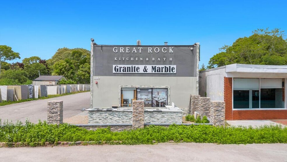 1189 Montauk Hwy, Mastic, NY à vendre - Photo de l’immeuble – Image 3 sur 49