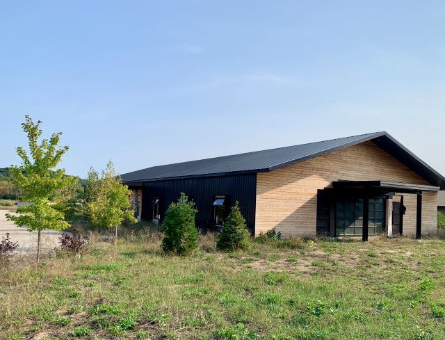 7334 E Duck Lake Rd, Lake Leelanau, MI à vendre - Photo de l’immeuble – Image 1 sur 12