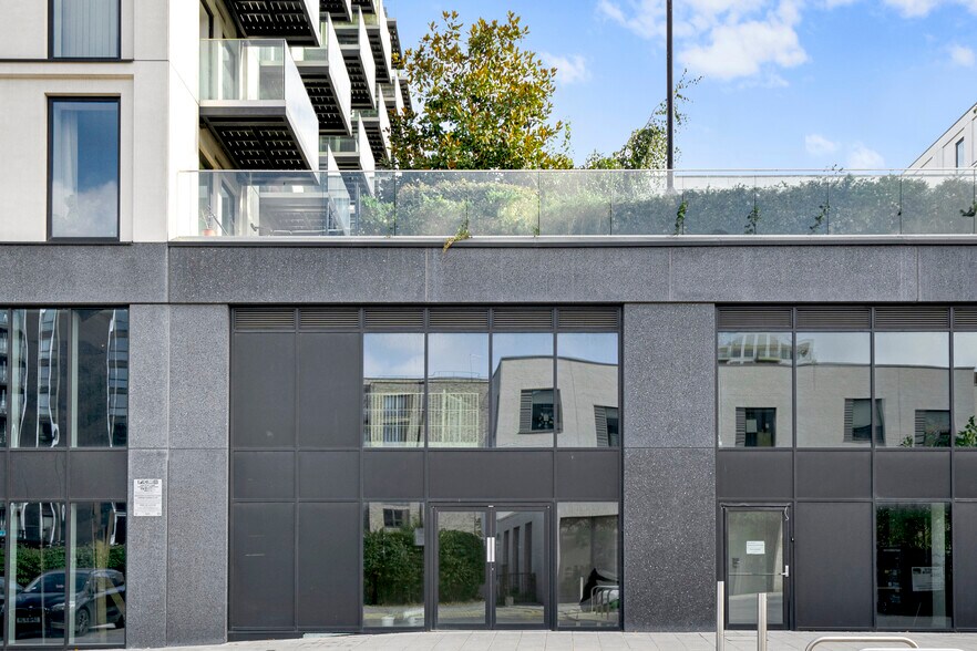 John Harrison Square, Londres à vendre - Photo de l’immeuble – Image 2 sur 2