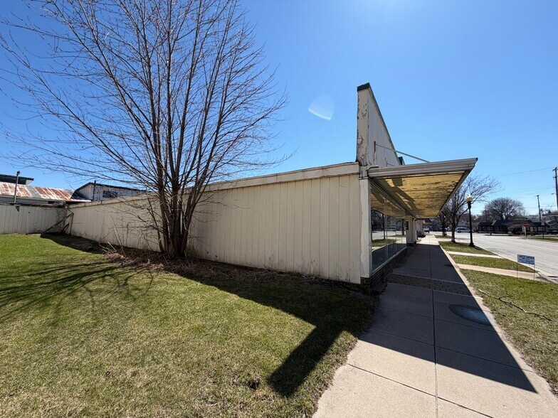 87 Division St, Manistee, MI à vendre - Photo de l’immeuble – Image 3 sur 37