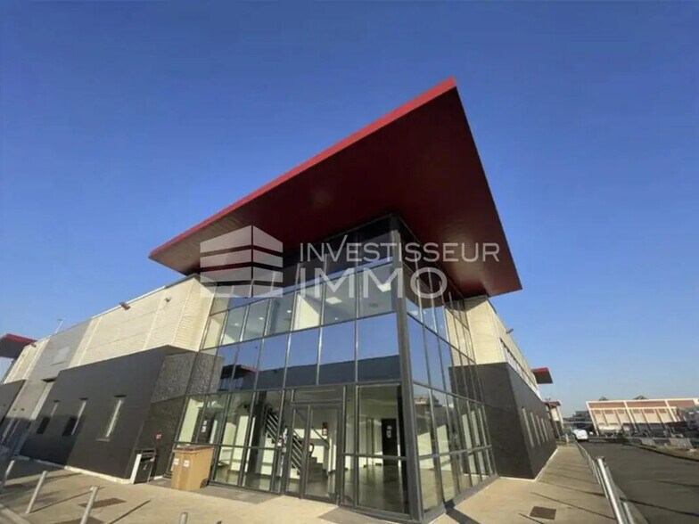 Bureau dans La Courneuve à louer - Photo de l’immeuble – Image 3 sur 8