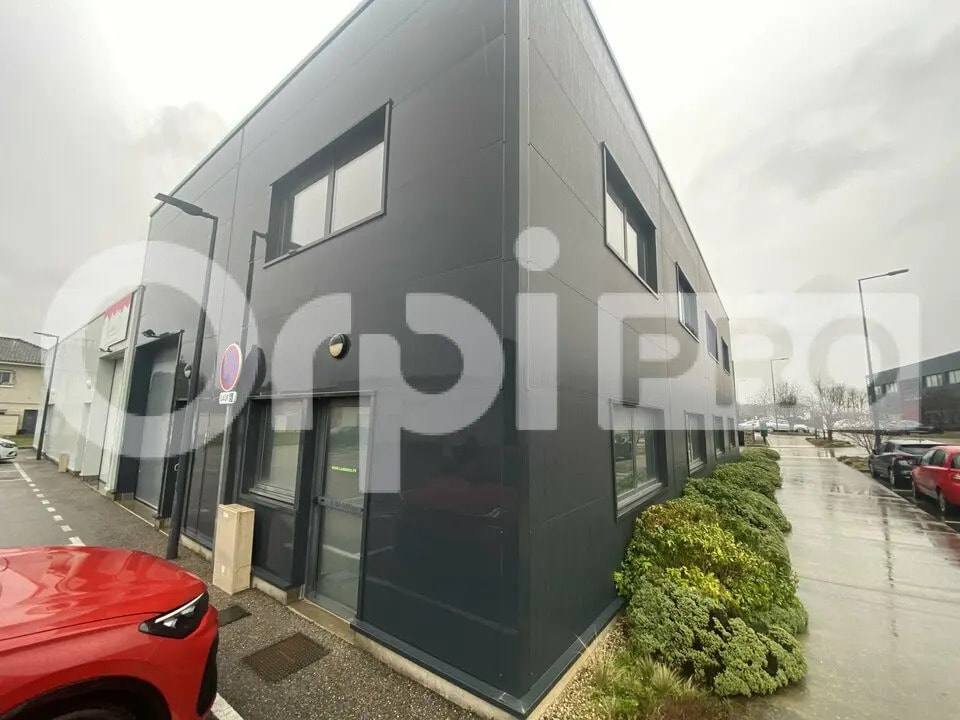 Local d’activités dans Cailloux-sur-Fontaines à louer Photo de l’immeuble– Image 1 sur 8