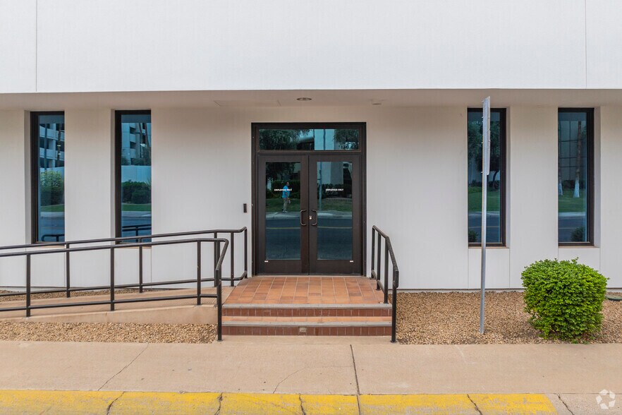 3033 N Central Ave, Phoenix, AZ à louer - Photo de l’immeuble – Image 3 sur 6