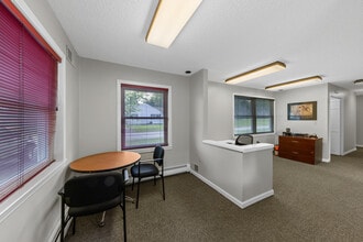 565 Bay Rd, Queensbury, NY à louer Photo intérieure– Image 2 sur 8