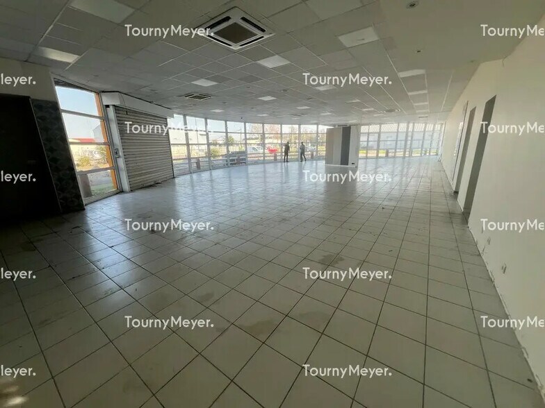 Local commercial dans Lons à louer - Photo intérieure – Image 3 sur 5