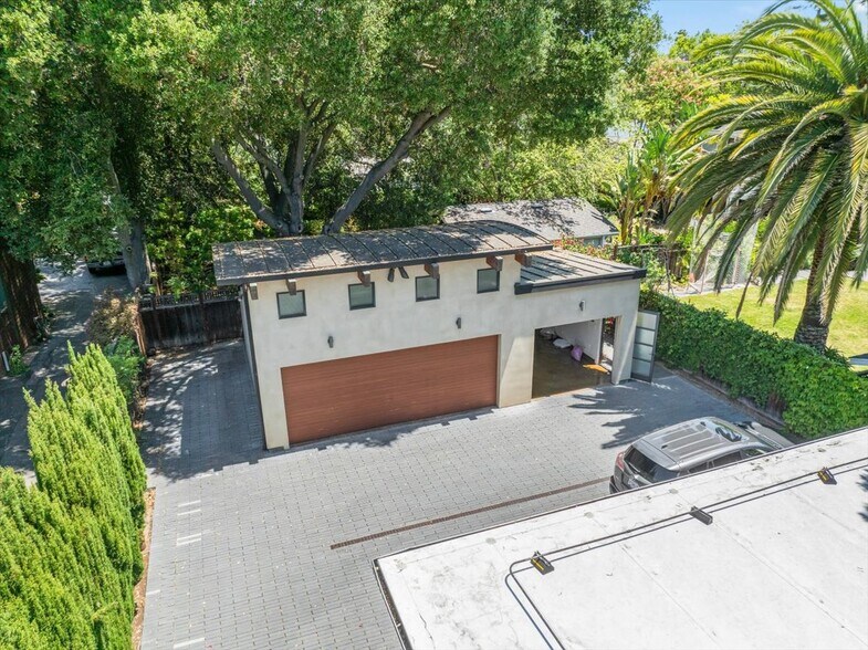 1751 Alma St, Palo Alto, CA à vendre - Photo de l’immeuble – Image 3 sur 5