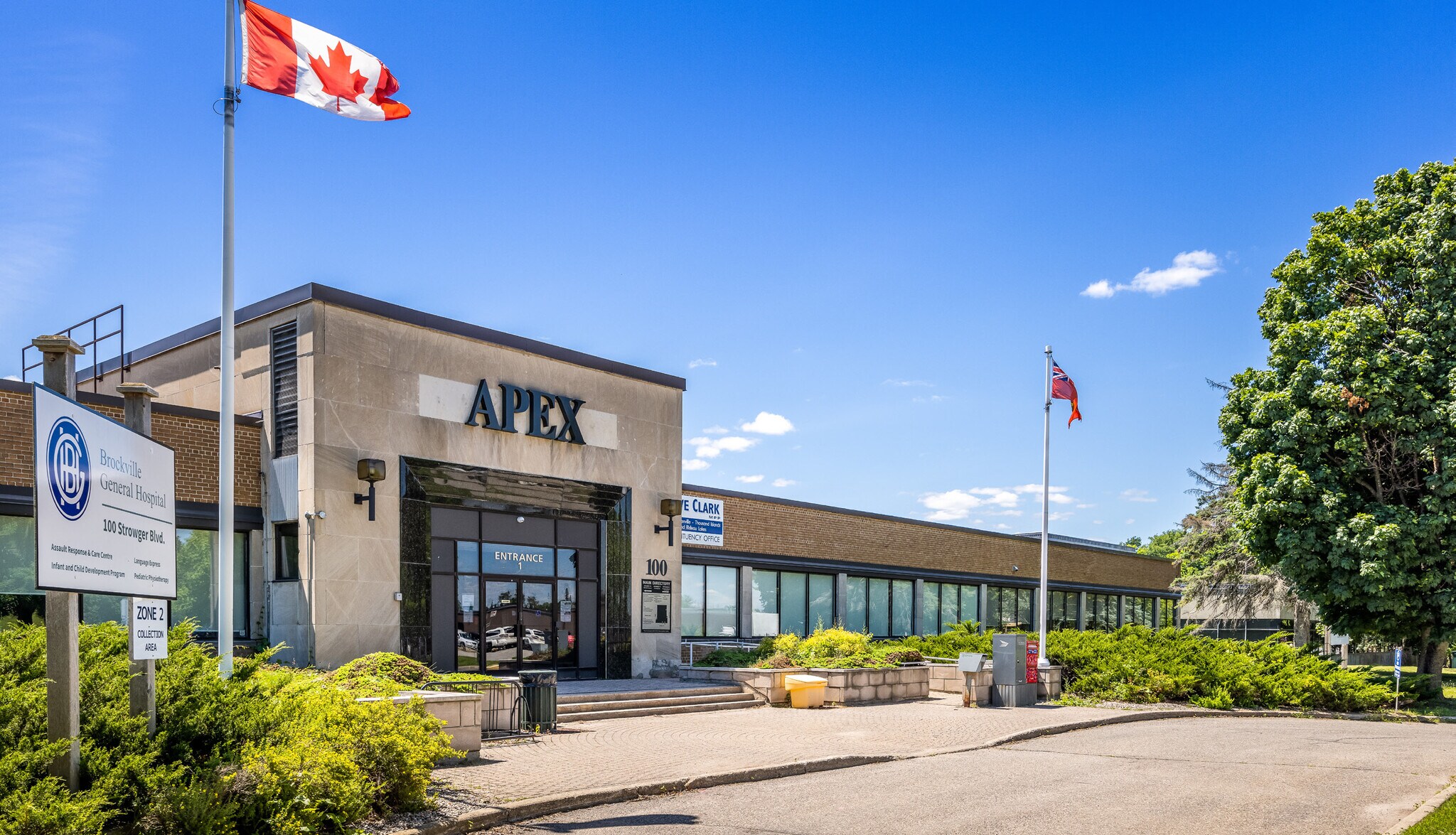 100 Strowger Blvd, Brockville, ON à louer Photo principale– Image 1 sur 4