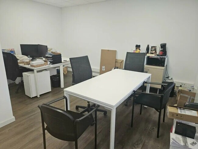 Plus de détails pour Local d'activités à louer