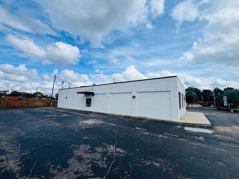 3095 Waughtown St, Winston-Salem, NC à louer - Photo de l’immeuble – Image 2 sur 5