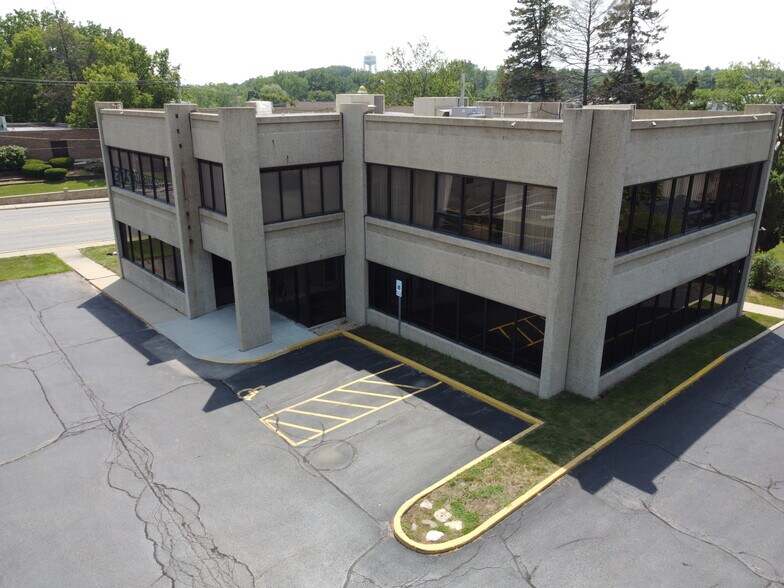 10 W Main St, Cary, IL à vendre - Photo de l’immeuble – Image 2 sur 7