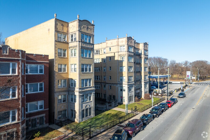 6720 S Jeffery Blvd, Chicago, IL à vendre - Photo de l’immeuble – Image 2 sur 24