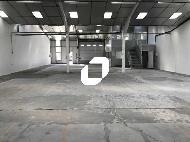 Plus de détails pour Bureau, Local d'activités à louer