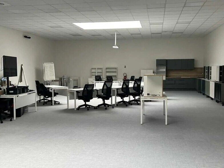 Local d’activités dans Tremblay-en-France à louer - Photo de l’immeuble – Image 2 sur 16