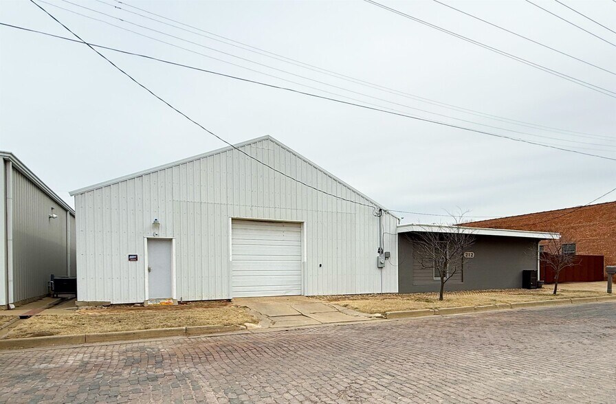 212 N 3rd St, Salina, KS à vendre - Photo principale – Image 1 sur 21
