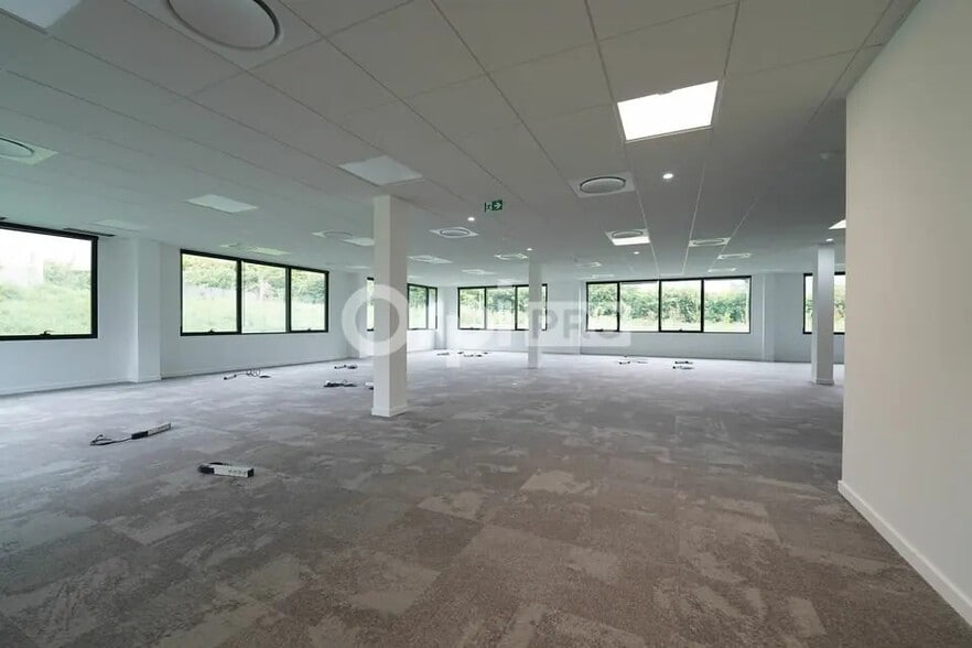 415 Allée Des Frènes, Limonest à louer - Photo de l’immeuble – Image 3 sur 10