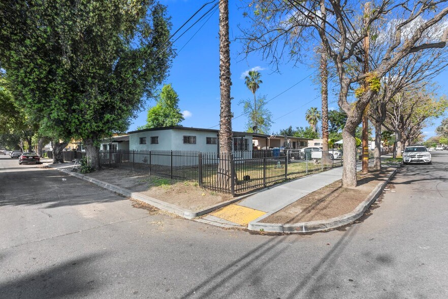 179 E 16th St, San Bernardino, CA à vendre - Photo de l’immeuble – Image 1 sur 31