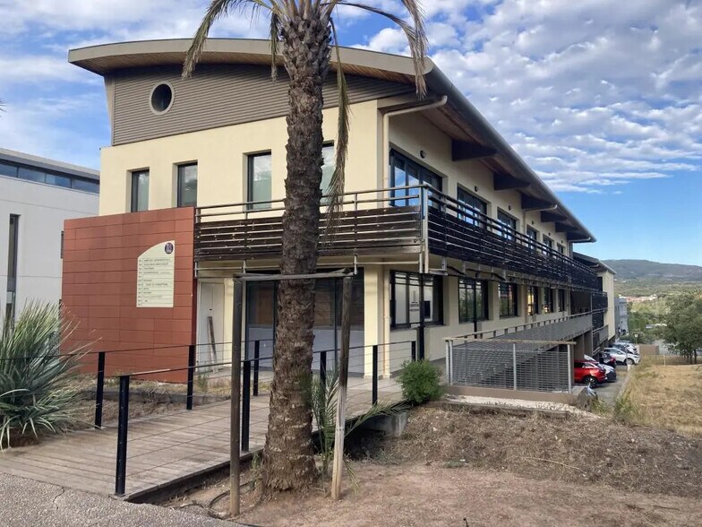 Bureau dans Fréjus à louer - Photo de l’immeuble – Image 3 sur 13