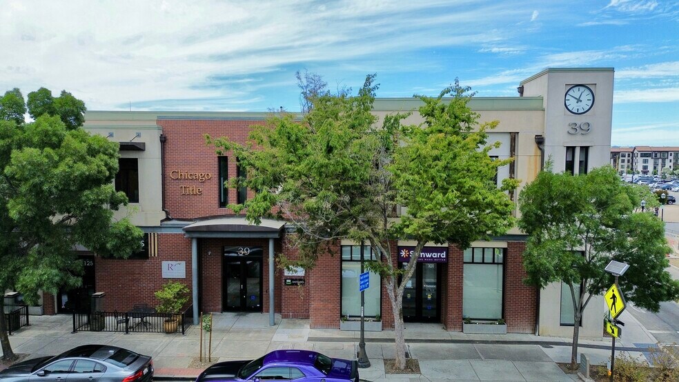 39-101 S Livermore Ave, Livermore, CA à louer - Photo de l’immeuble – Image 2 sur 6