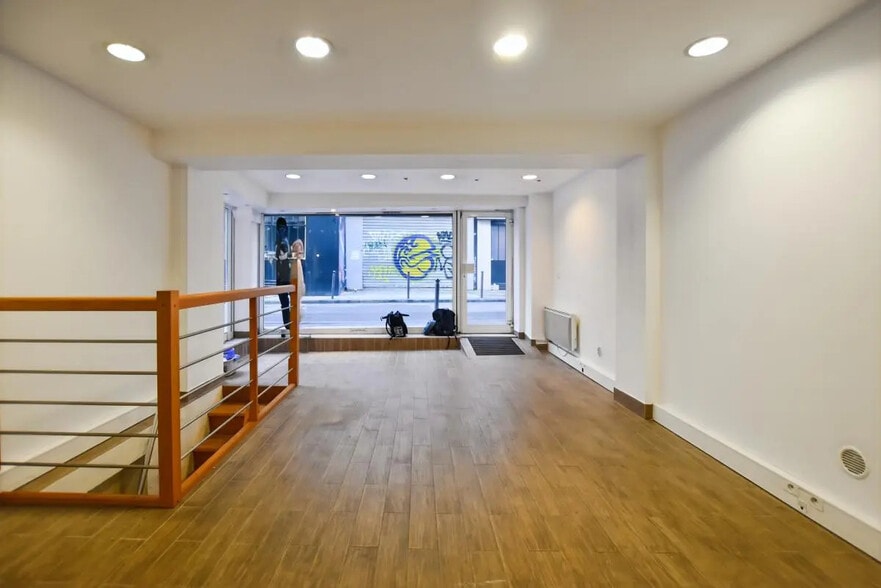 Local commercial dans Paris à louer - Photo de l’immeuble – Image 1 sur 11