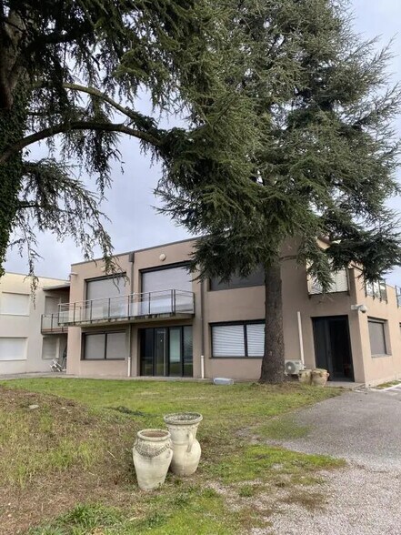 Bureau dans Rillieux-la-Pape à louer - Photo de l’immeuble – Image 1 sur 7