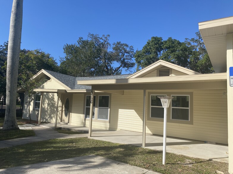 2726 6th Ave W, Bradenton, FL à vendre - Photo de l’immeuble – Image 3 sur 28