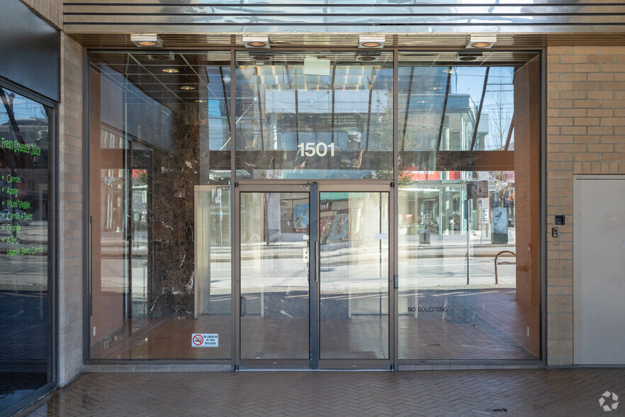 1501-1507 W Broadway, Vancouver, BC à louer - Photo de l’immeuble – Image 3 sur 6