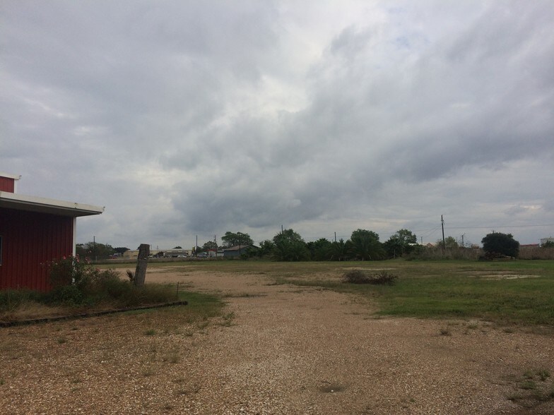 204 Glen Flora Rd, Eagle Lake, TX à vendre - Photo de l’immeuble – Image 3 sur 33