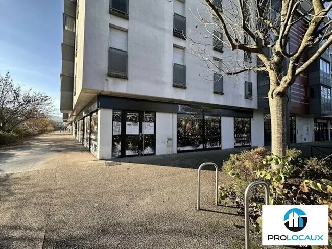 Plus de détails pour Local commercial à louer