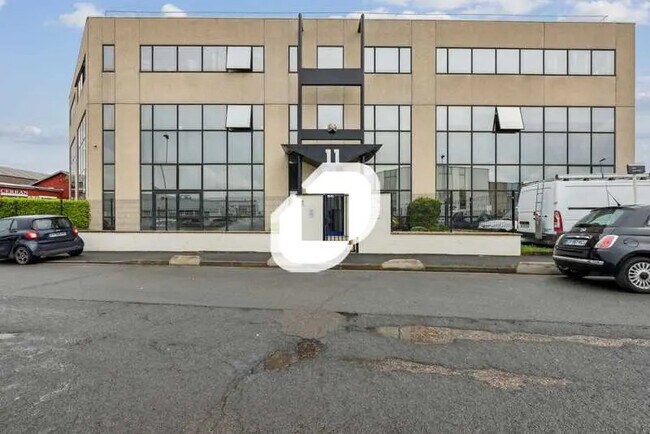 Plus de détails pour Bureau, Local d'activités à louer