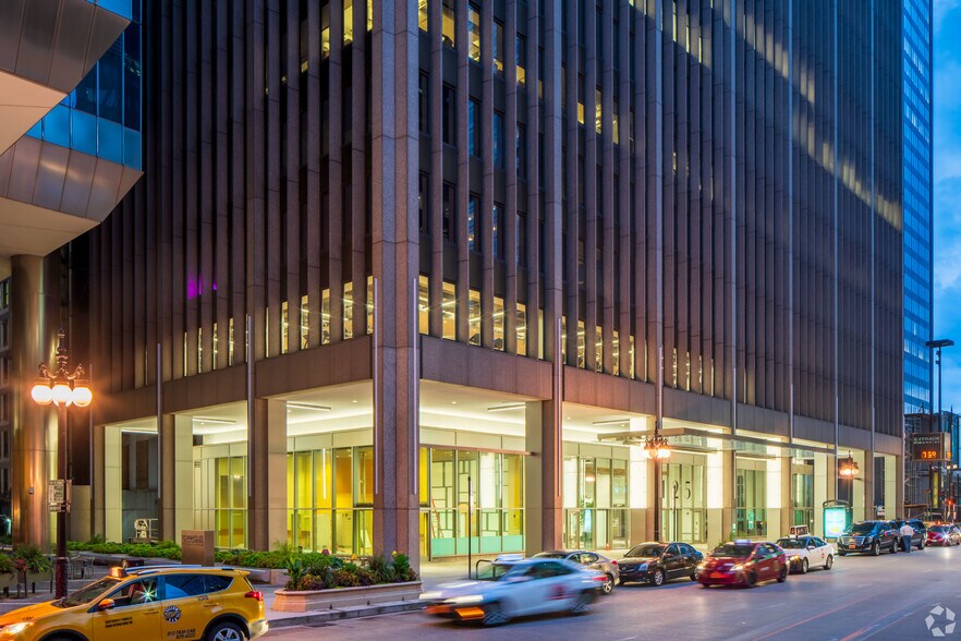 125 S Wacker Dr, Chicago, IL à vendre - Photo de l’immeuble – Image 2 sur 6