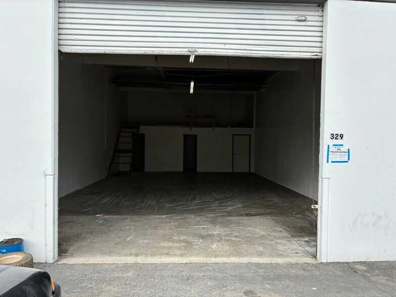 8130 Lorraine Ave, Stockton, CA à louer - Photo de l’immeuble – Image 1 sur 6