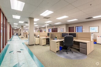 475 Admiral Blvd, Mississauga, ON à louer Photo intérieure– Image 2 sur 18