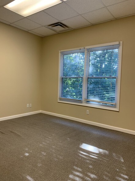 2305 Hurstbourne Village Dr, Louisville, KY à louer - Photo intérieure – Image 3 sur 4