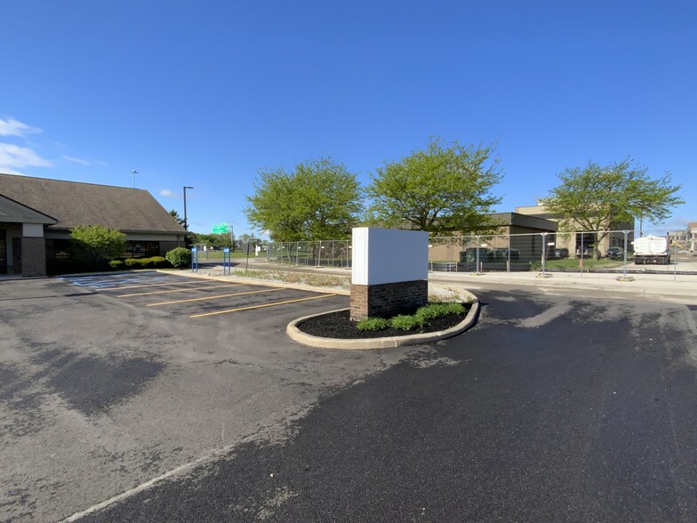 5871 Monclova Rd, Maumee, OH à louer - Photo de l’immeuble – Image 3 sur 4