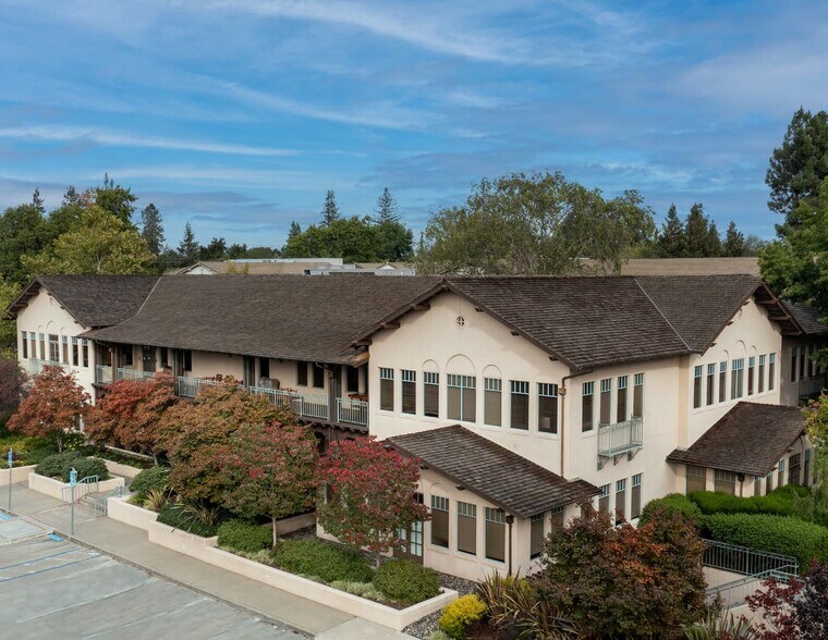 155 Linfield Dr, Menlo Park, CA à louer - Photo de l’immeuble – Image 1 sur 6