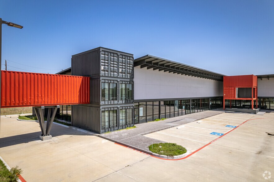 9802 Antoine Dr, Houston, TX à louer - Photo de l’immeuble – Image 2 sur 19
