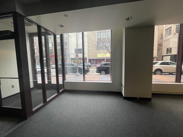 313 Euclid Ave, Cleveland, OH à louer - Photo intérieure – Image 3 sur 8