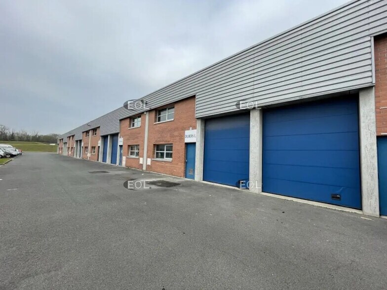 Local d’activités dans Chambly à louer - Photo de l’immeuble – Image 1 sur 3