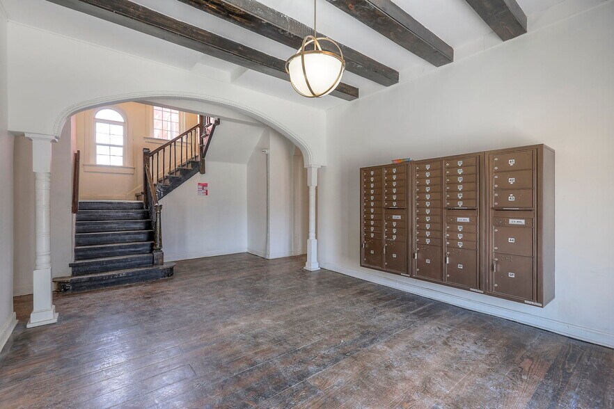 3035 Harrison St, Kansas City, MO à vendre - Hall d’entrée – Image 3 sur 9