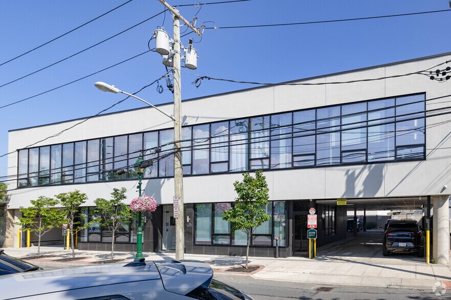 525 Chestnut St, Cedarhurst, NY à louer - Photo de l’immeuble – Image 3 sur 9