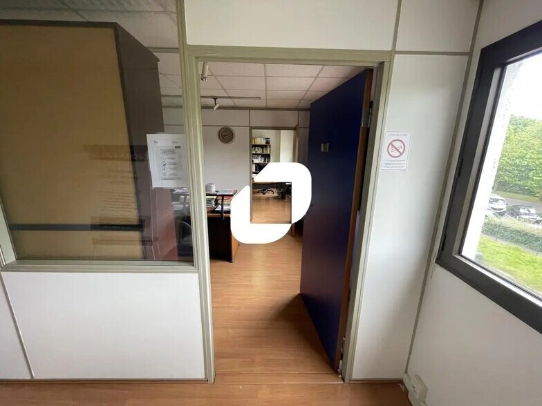 Bureau dans Boissy-Saint-Léger à vendre - Photo de l’immeuble – Image 3 sur 9