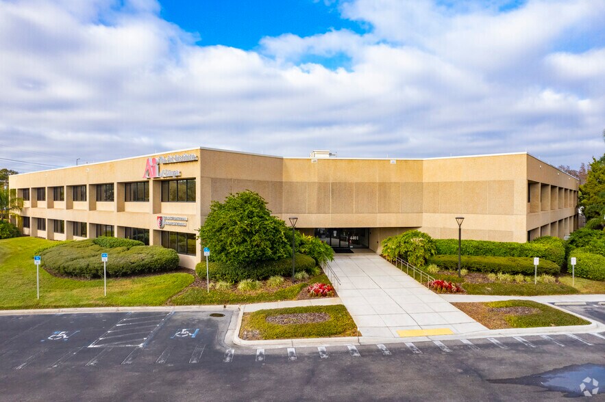 4401 N Himes Ave, Tampa, FL à louer - Photo principale – Image 1 sur 7