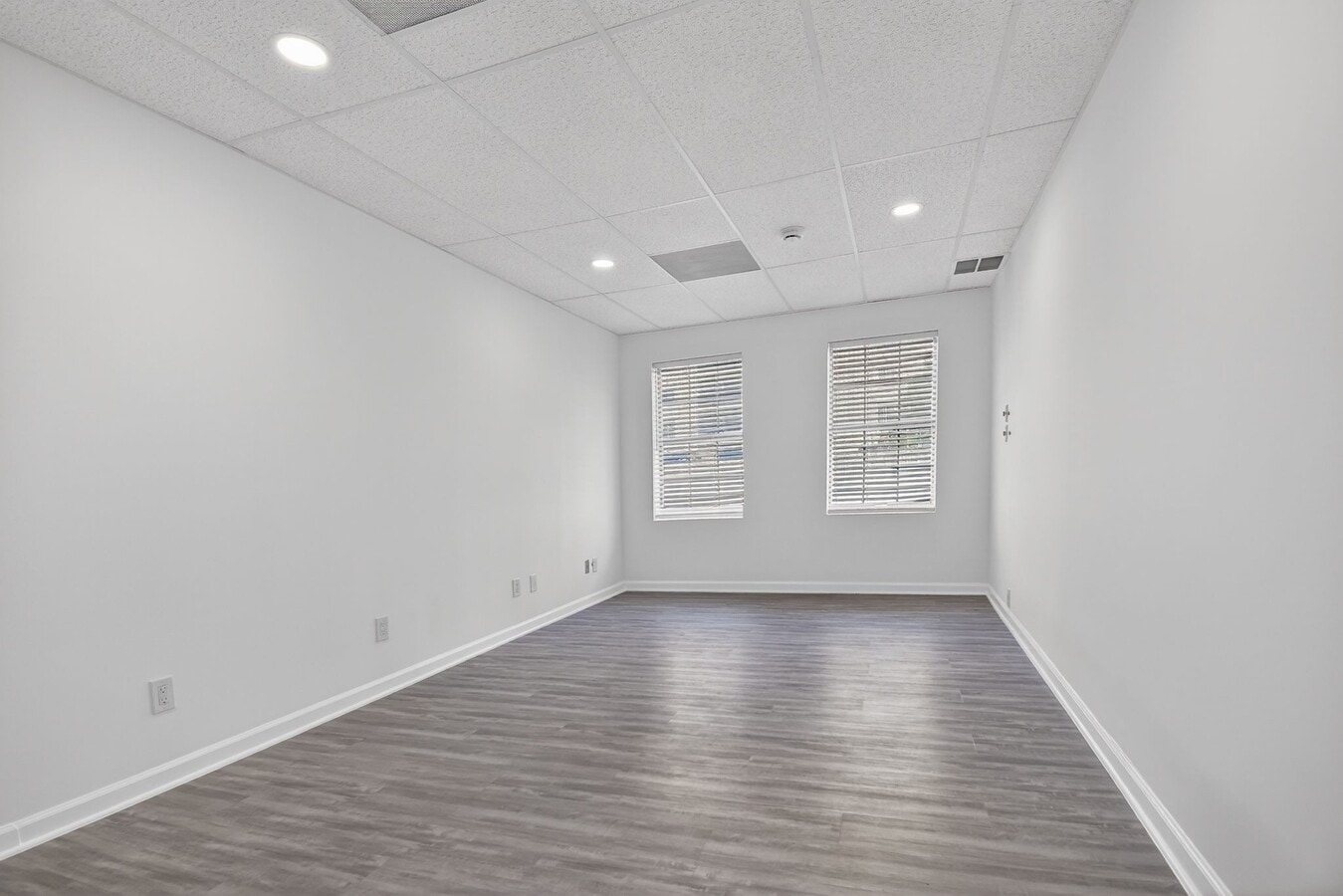 8607-8609 2nd Ave, Silver Spring, MD 20910 - Lot 305-A - - Photo intérieure - Image 2 of 16