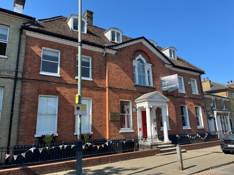 111-113 High St, Berkhamsted à louer - Photo de l’immeuble – Image 1 sur 28