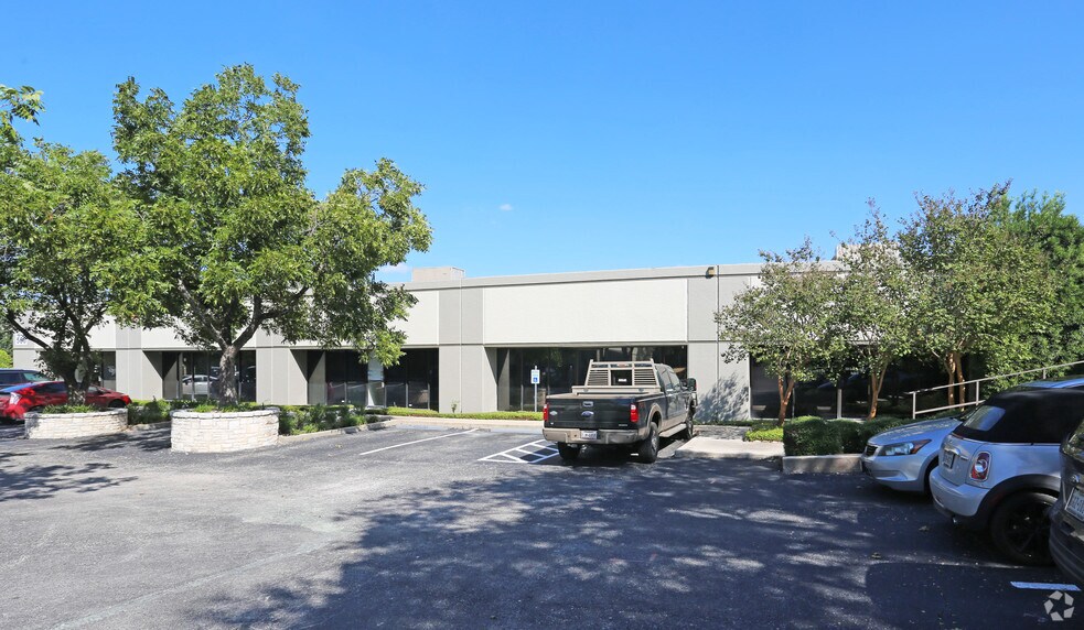 506 E Ramsey Rd, San Antonio, TX à louer - Photo de l’immeuble – Image 2 sur 4