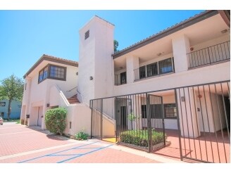 1611 E 4th St, Santa Ana, CA à louer Photo de l’immeuble– Image 1 sur 11